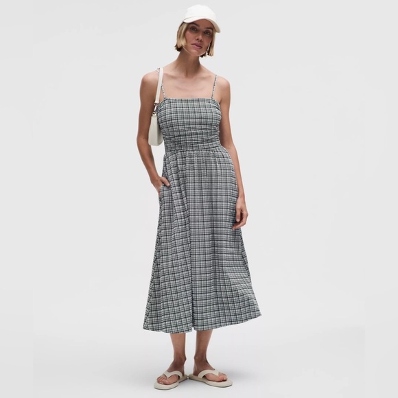🆕🖤 Lululemon Seersucker Check Ruched Midi Dress - Blister Check White Black - Picture 1 of 6